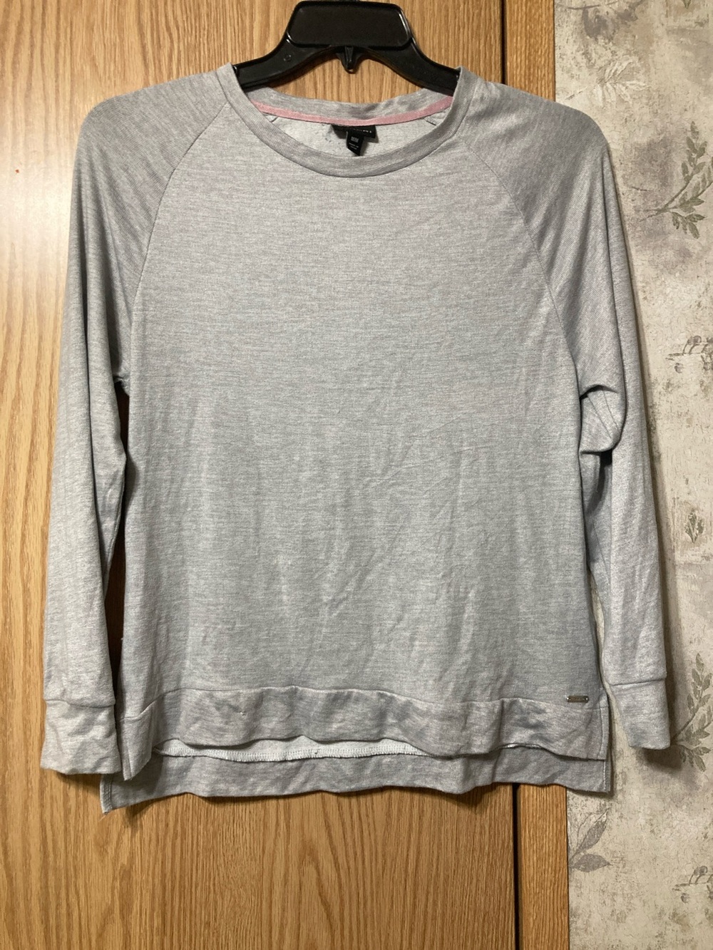 Tahari Light Gray Long Sleeve Pullover Sleep Top Sleepwear